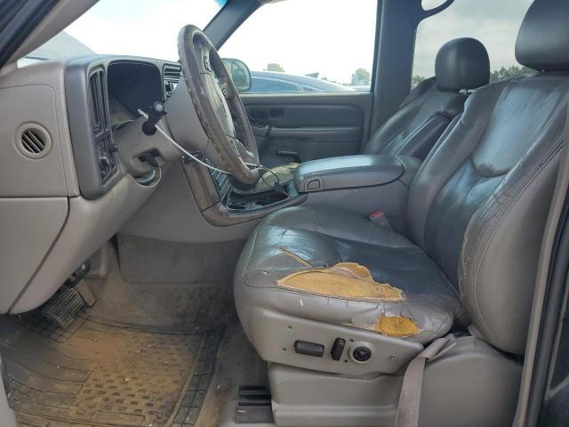 GMC Yukon Denali Image 11