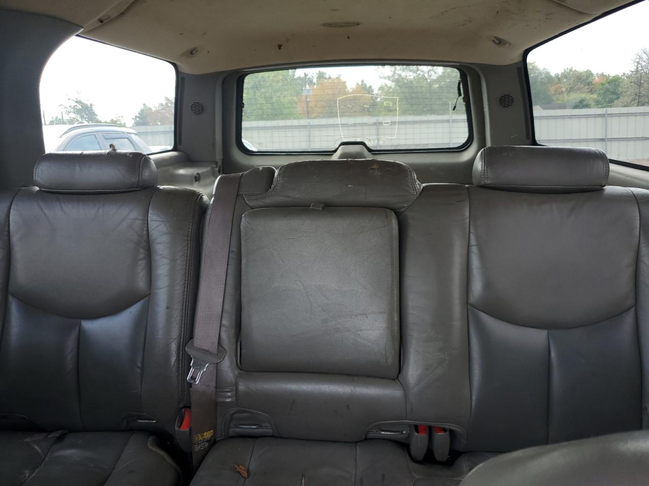 GMC Yukon Denali Image 8