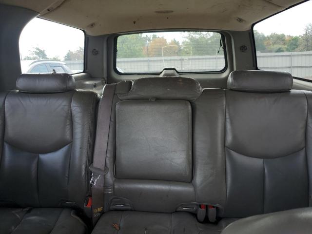 GMC Yukon Denali Image 8