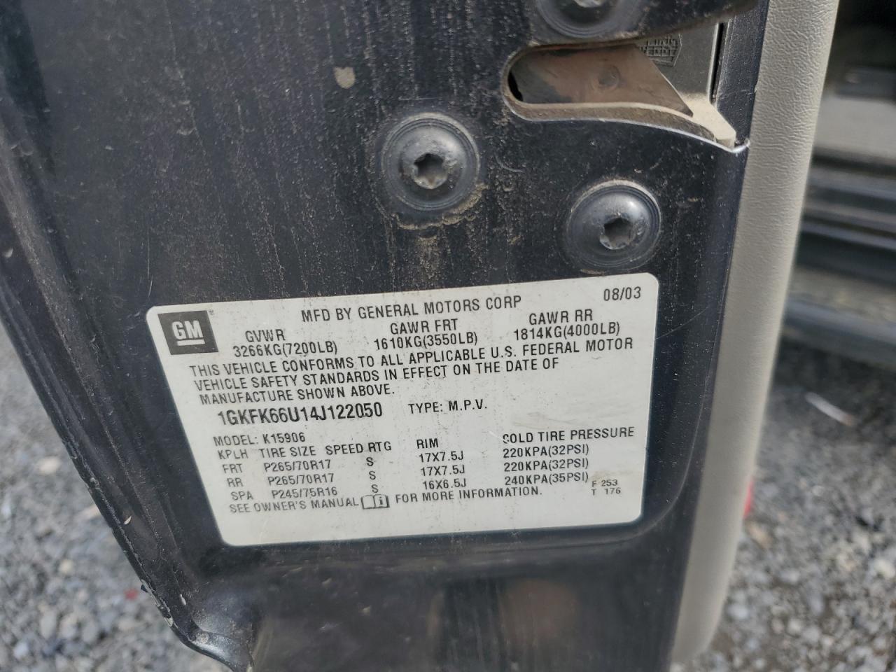 GMC Yukon Denali Image 4