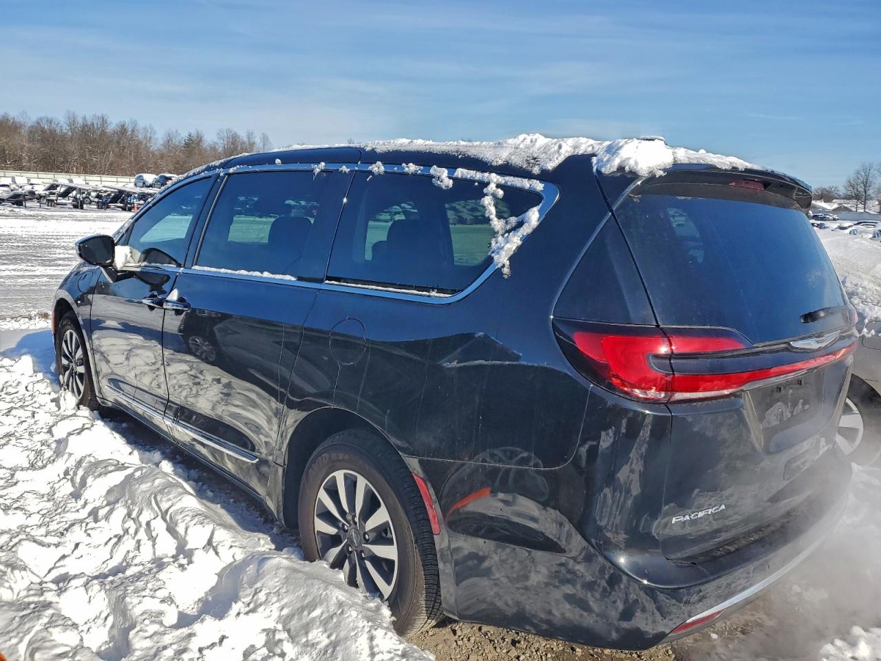 Chrysler Pacifica Hybrid Limited Image 12
