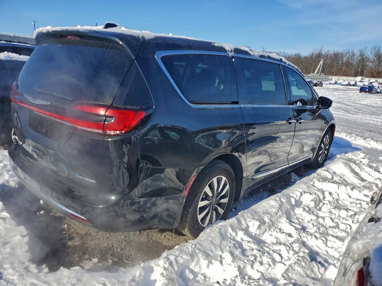 Chrysler Pacifica Hybrid Limited Image 11