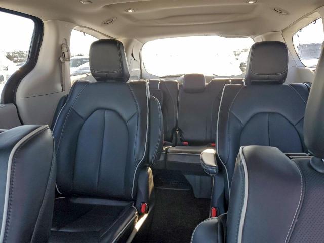 Chrysler Pacifica Hybrid Limited Image 8