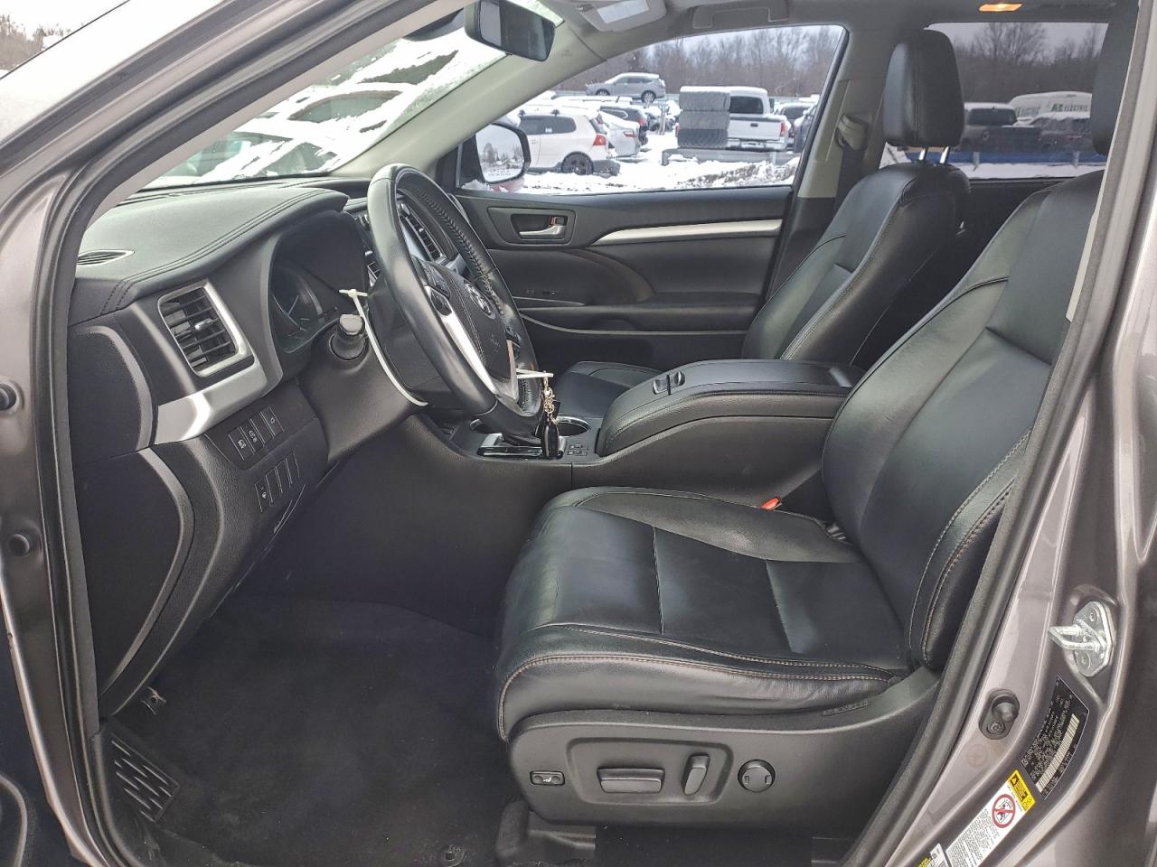 Toyota Highlander Se Image 11