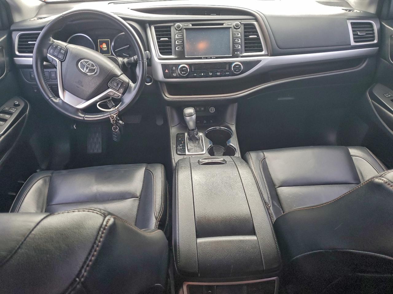 Toyota Highlander Se Image 8