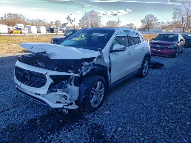  Salvage Mercedes-Benz GLA