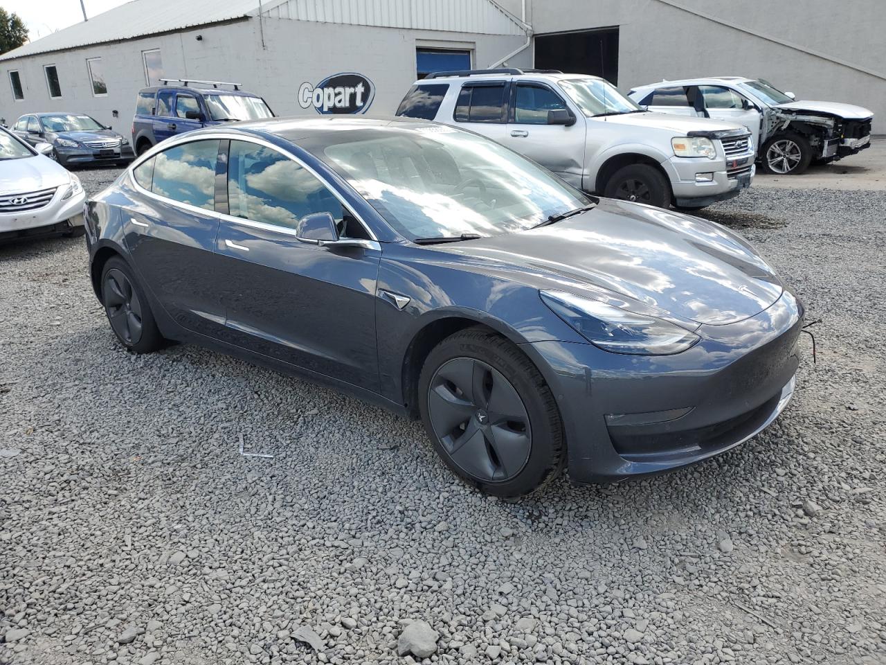 Tesla Model 3 Image 4