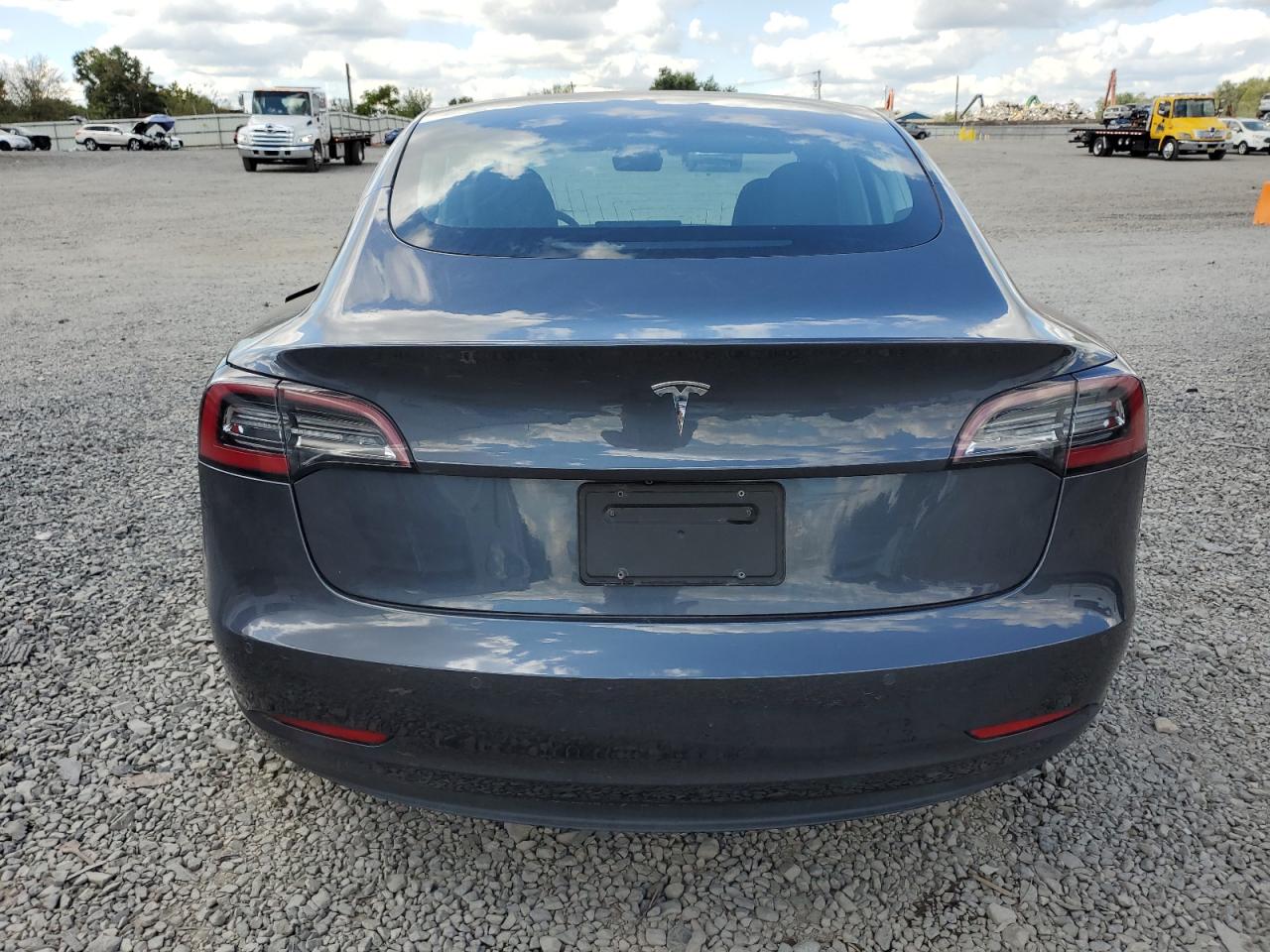 Tesla Model 3 Image 5