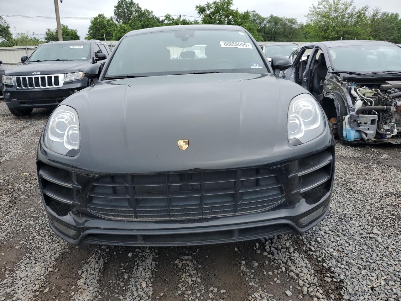 Porsche Macan Turbo Image 8