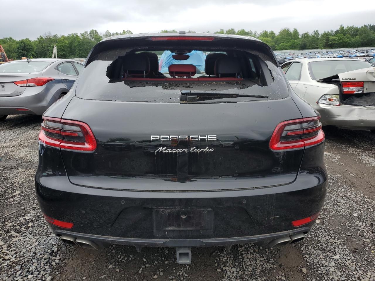Porsche Macan Turbo Image 2