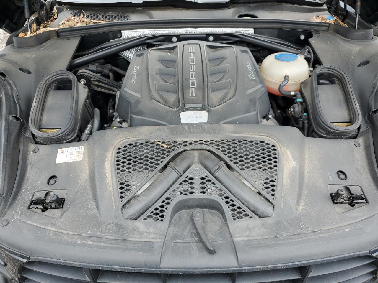 Porsche Macan Turbo Image 11
