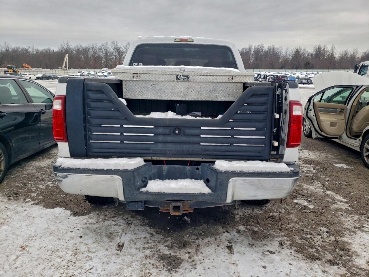 Ford F-350 Super Duty Image 9