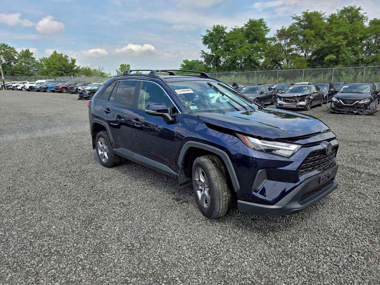 Toyota RAV4 Xle Image 11