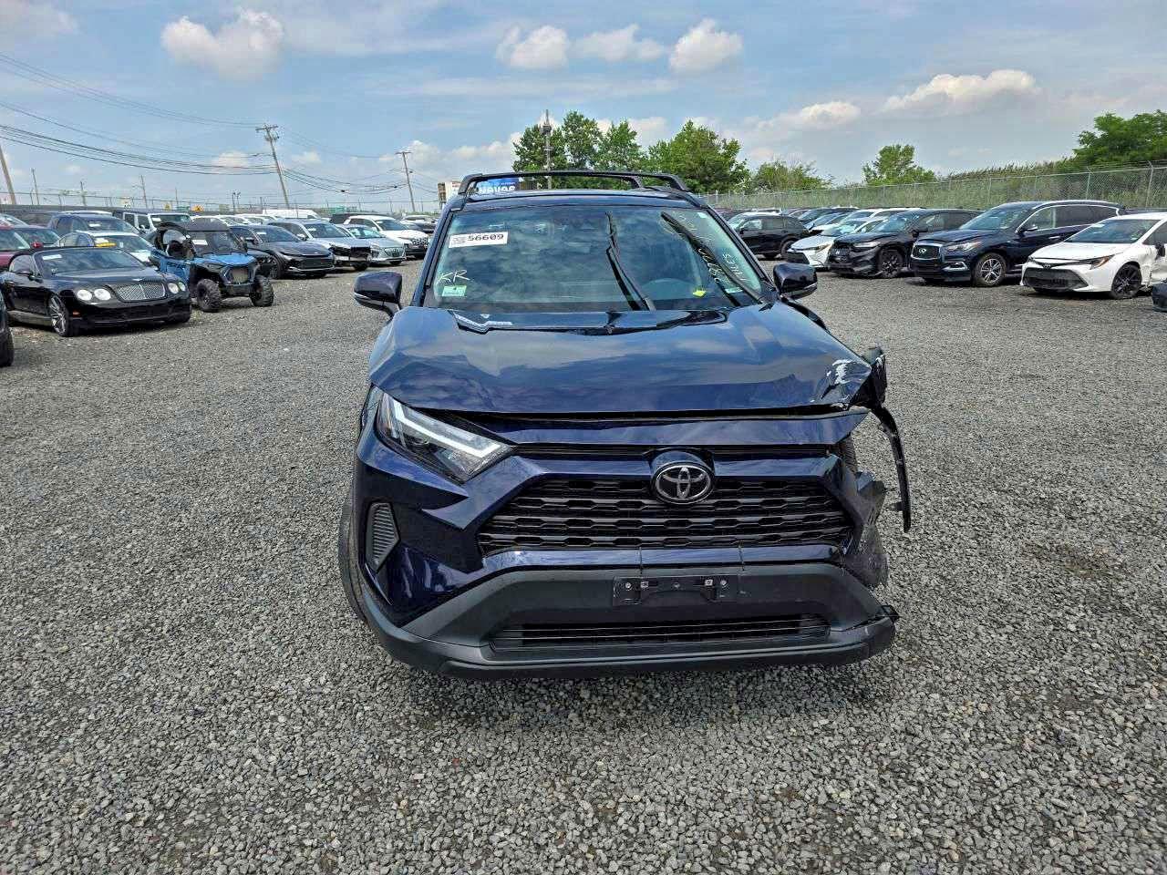 Toyota RAV4 Xle Image 13