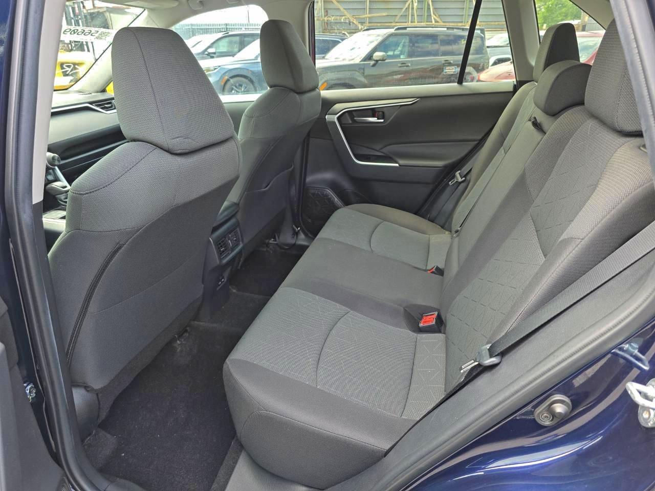 Toyota RAV4 Xle Image 2