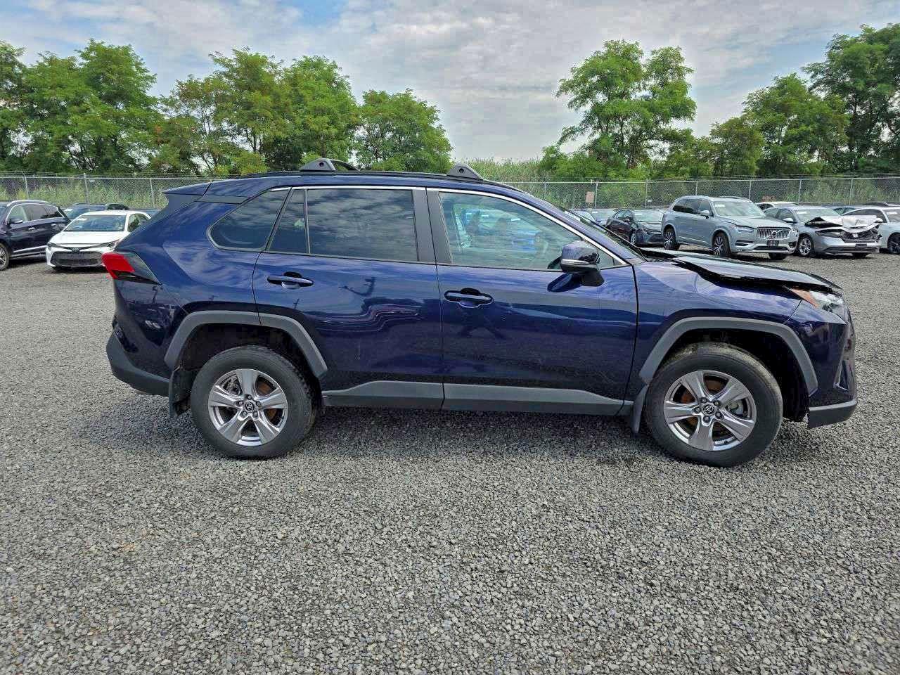 Toyota RAV4 Xle Image 7