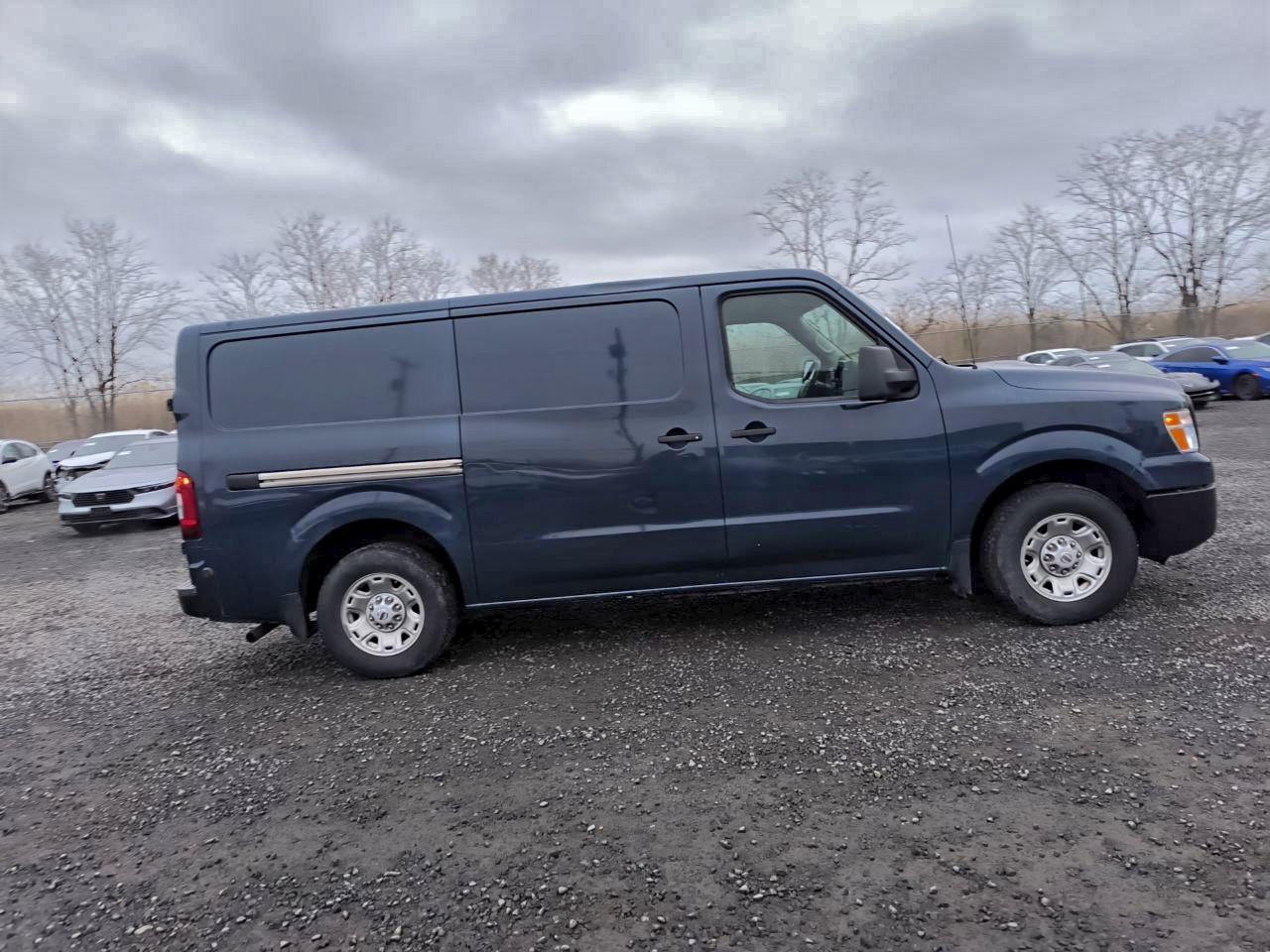 Nissan Nv 2500 S Image 5