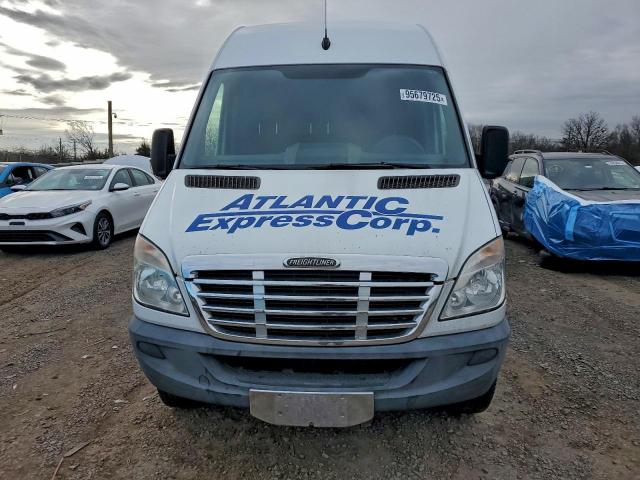 Freightliner Sprinter 2500 Image 2