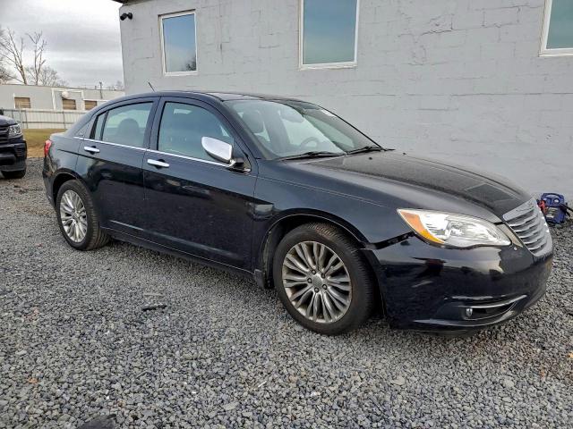 Chrysler 200 Limited Image 9