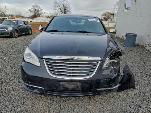 Chrysler 200 Limited Image 2
