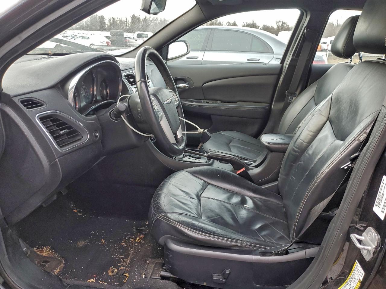 Chrysler 200 Limited Image 11