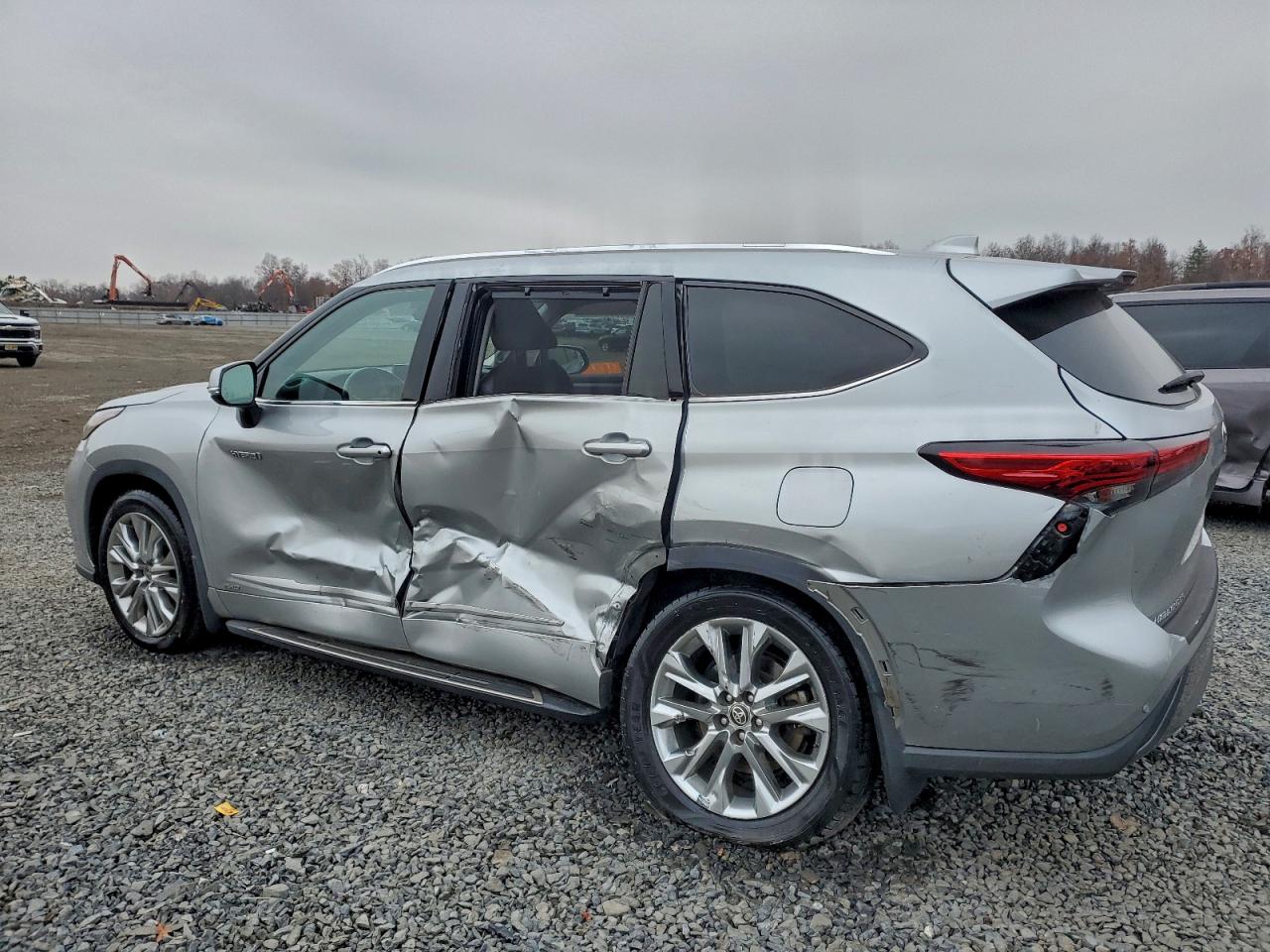 Toyota Highlander Hybrid Limited Image 12