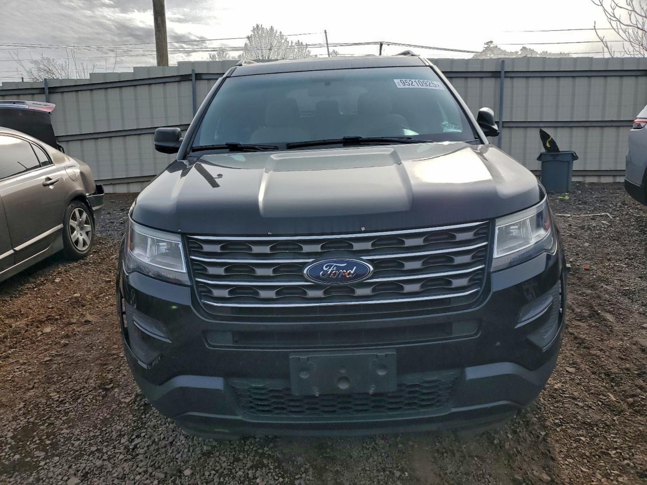 Ford Explorer Image 2