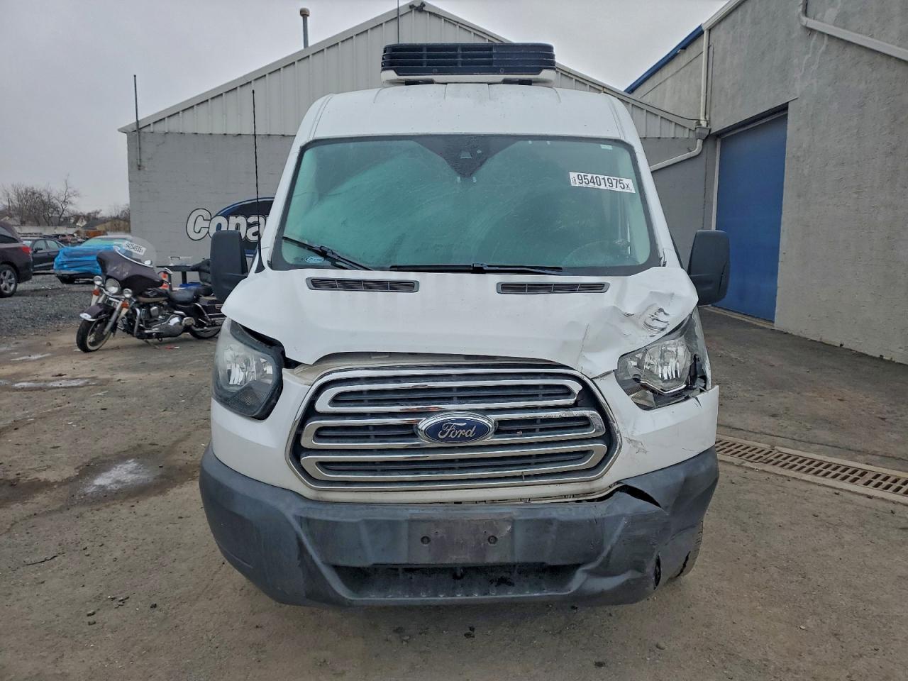 Ford Transit T-250 Image 4
