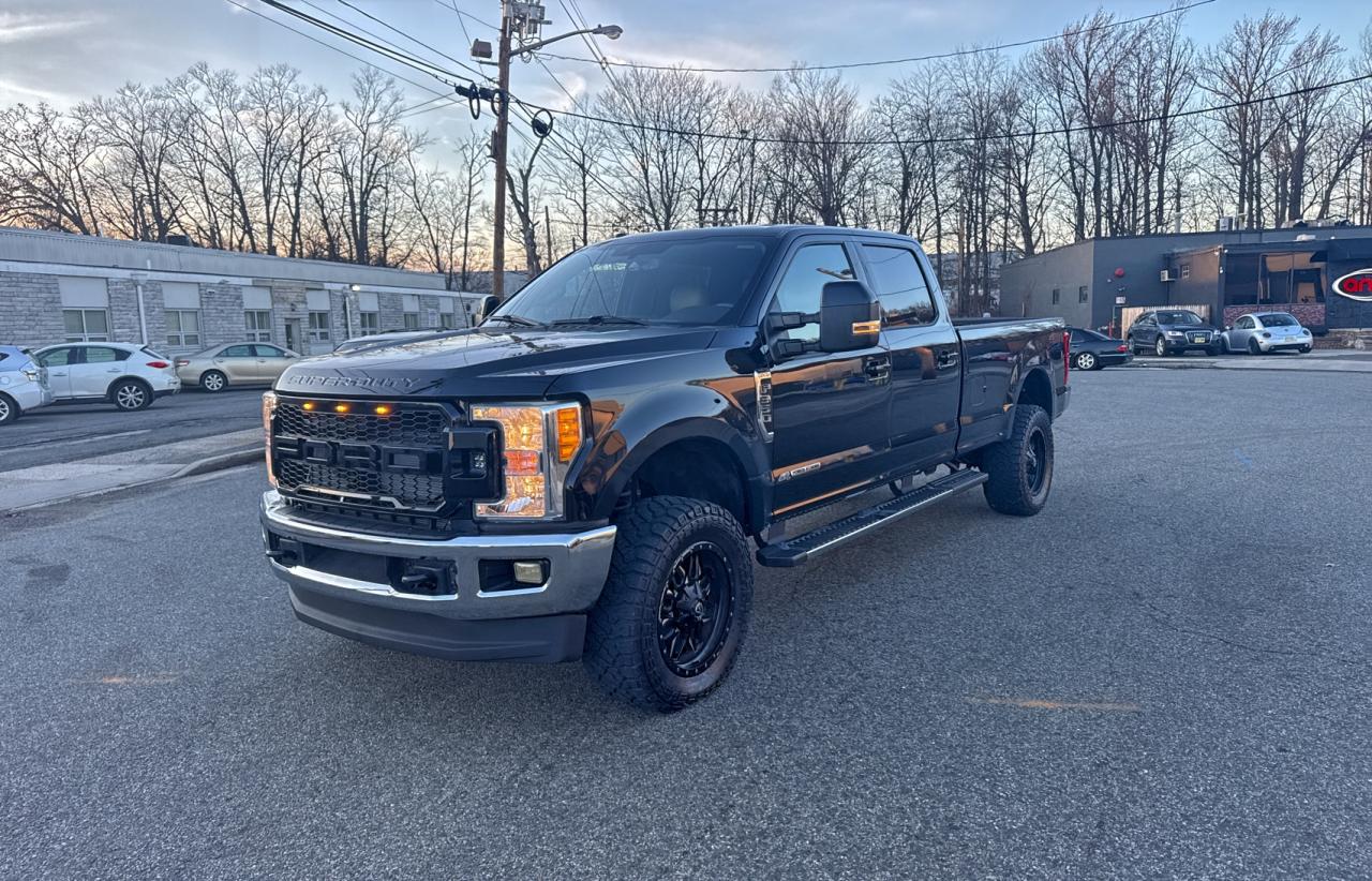 Ford F-350 Super Duty Image 2