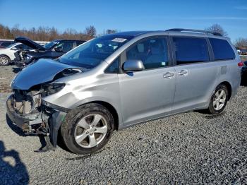  Salvage Toyota Sienna
