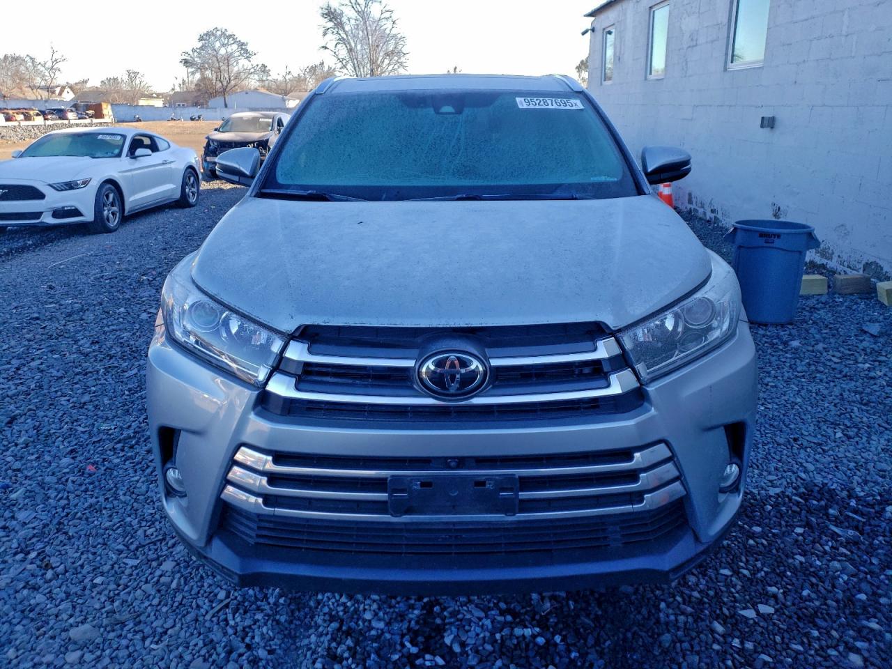 Toyota Highlander Limited Image 3