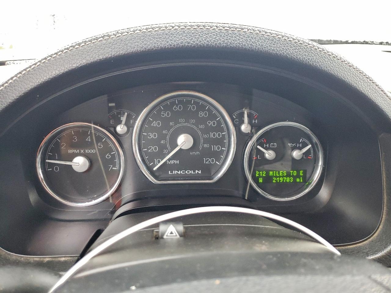 Lincoln Mark LT Image 3