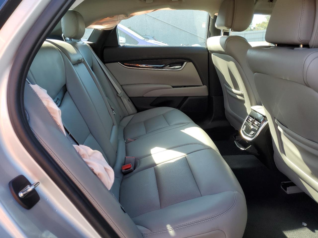 Cadillac XTS Luxury Collection Image 9