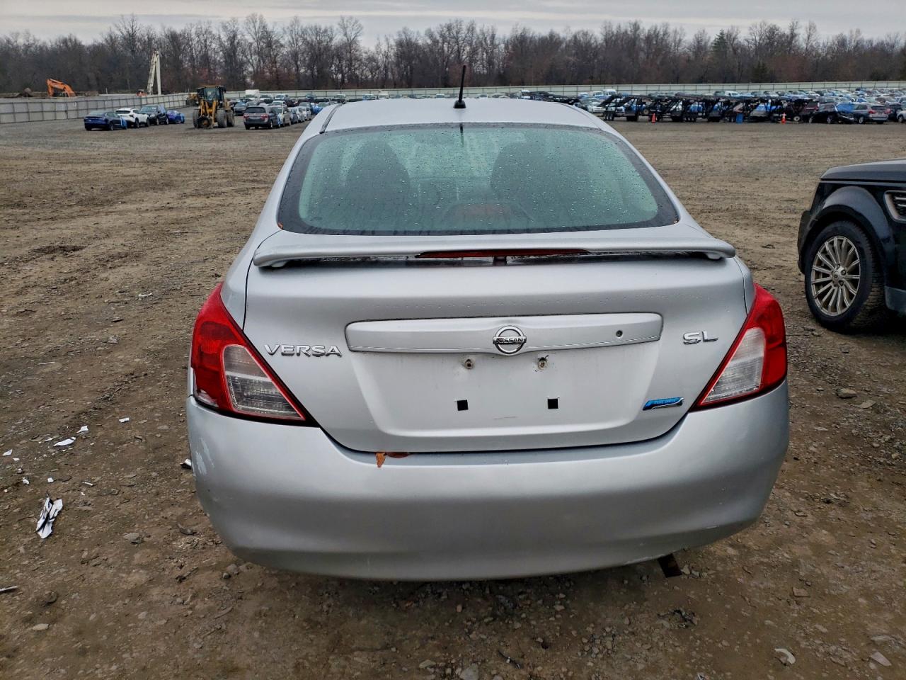 Nissan Versa S Image 11
