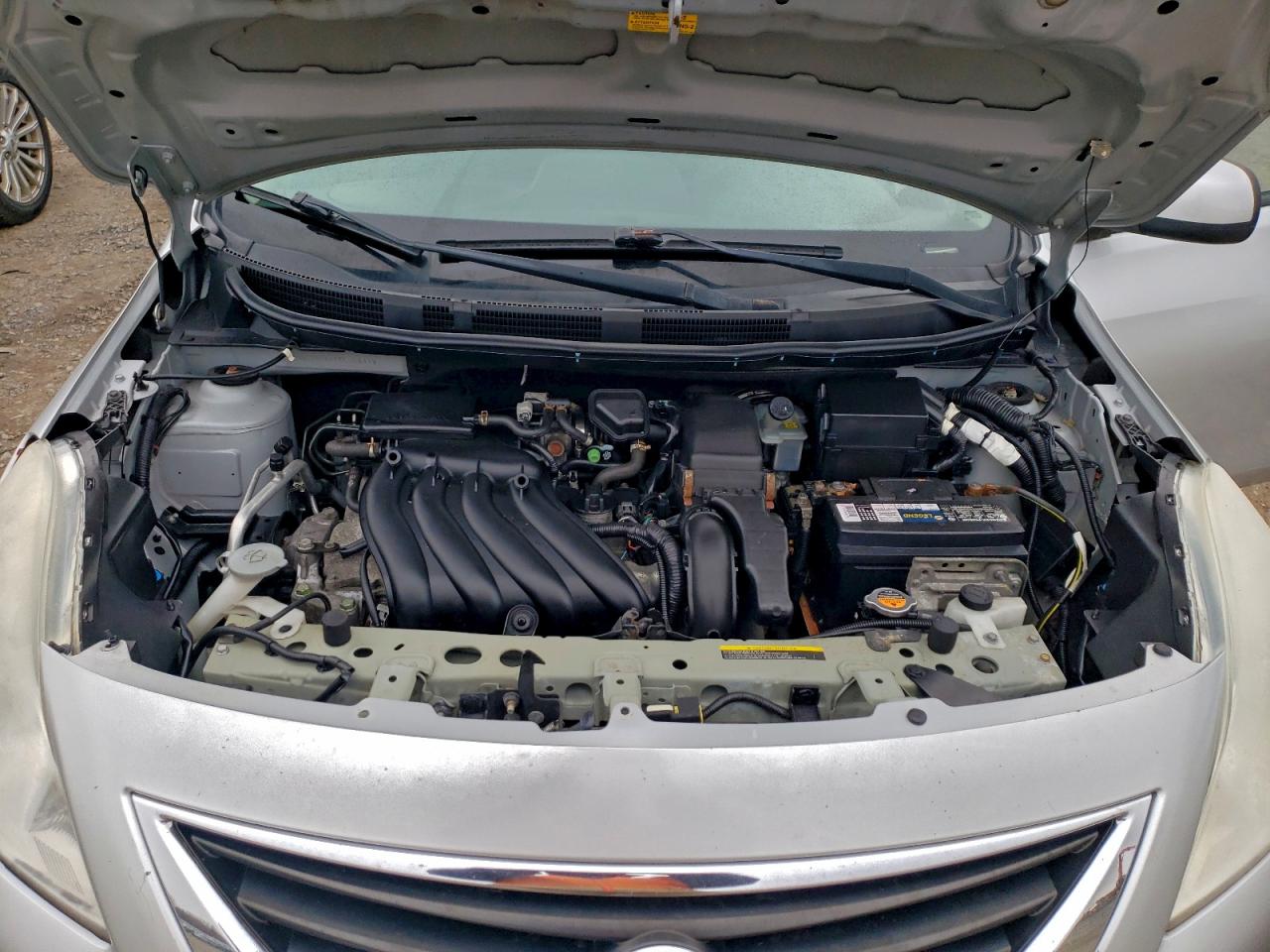 Nissan Versa S Image 2