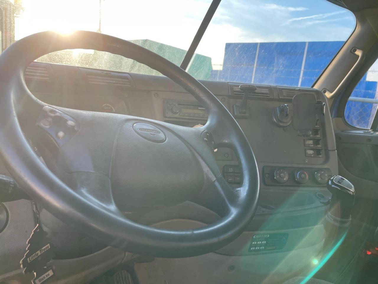 Freightliner Cascadia 1 Image 2