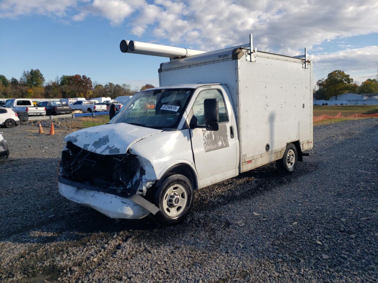 GMC Savana Cutaway G3500 Image 1