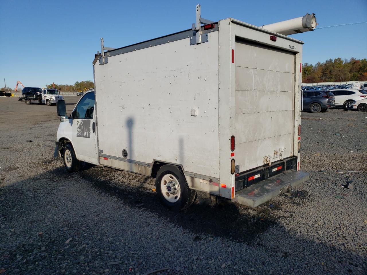 GMC Savana Cutaway G3500 Image 2