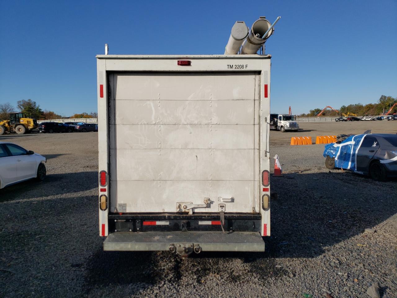 GMC Savana Cutaway G3500 Image 5