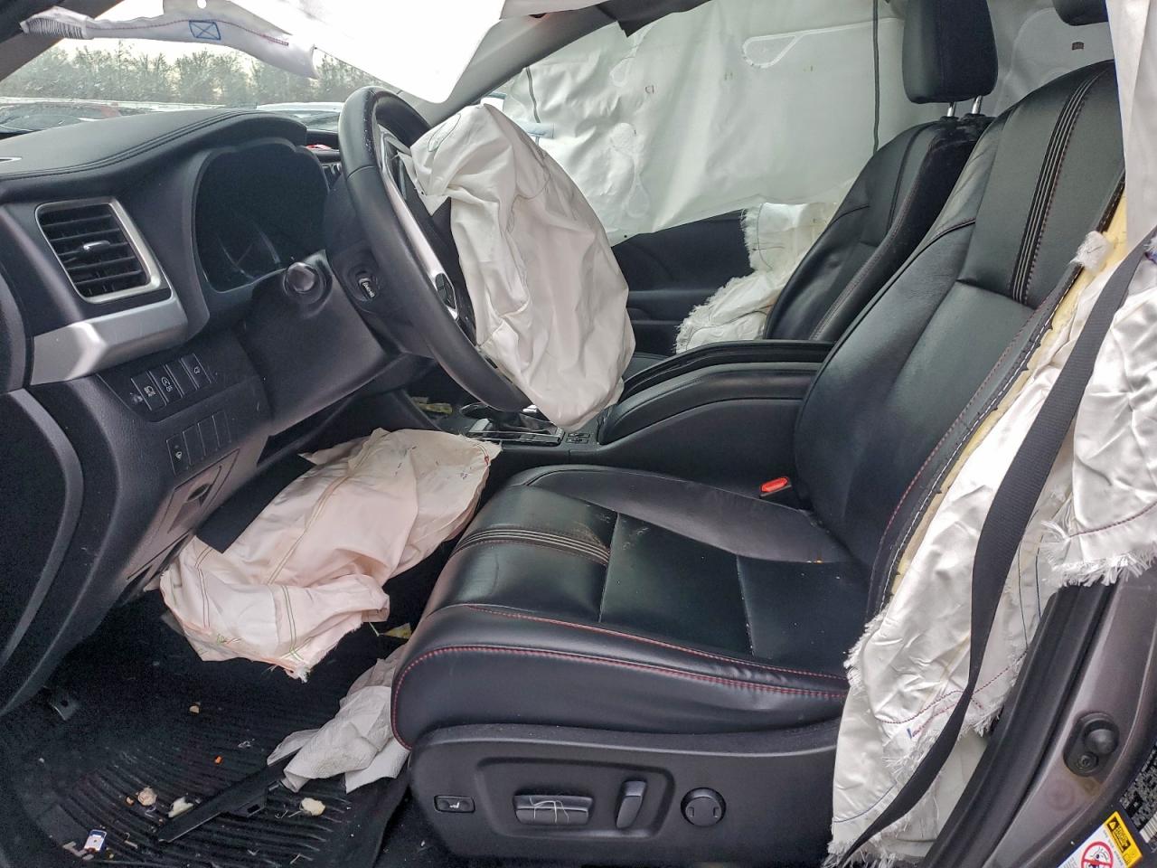 Toyota Highlander Se Image 8