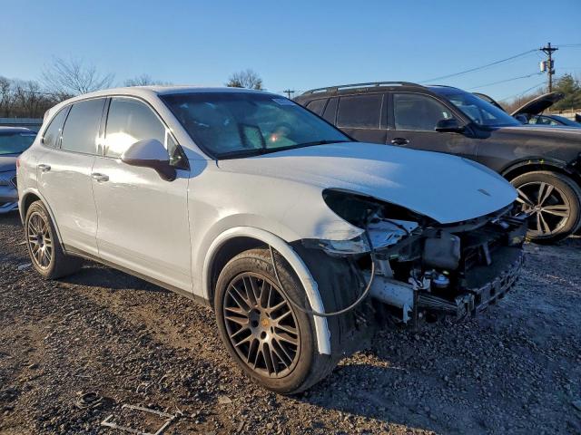 Porsche Cayenne Image 2