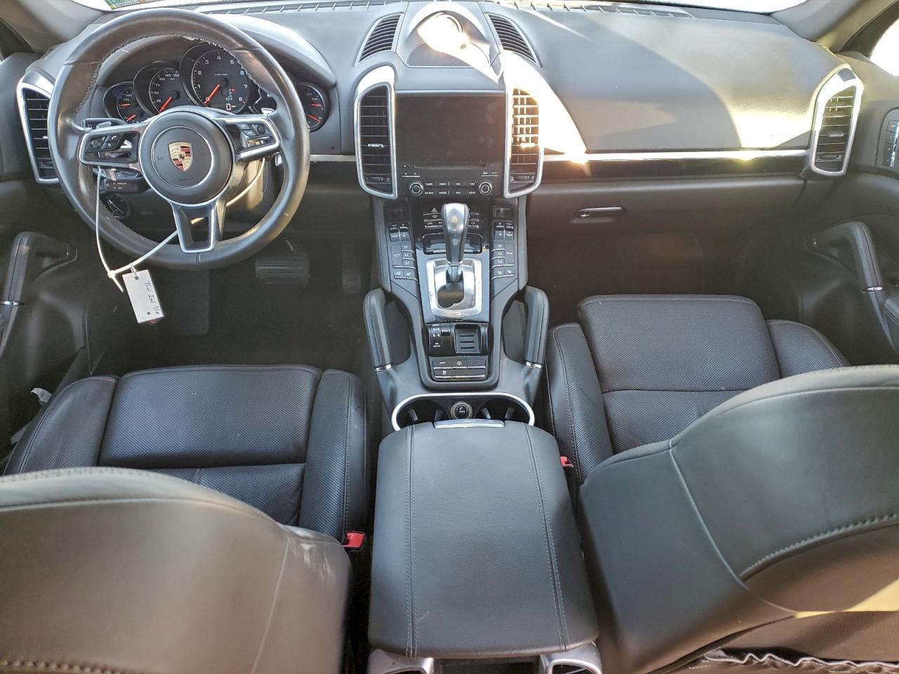 Porsche Cayenne Image 11