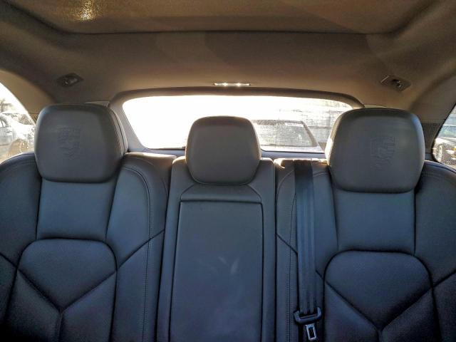 Porsche Cayenne Image 12