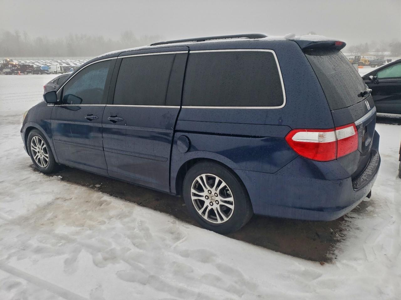 Honda Odyssey Touring Image 2