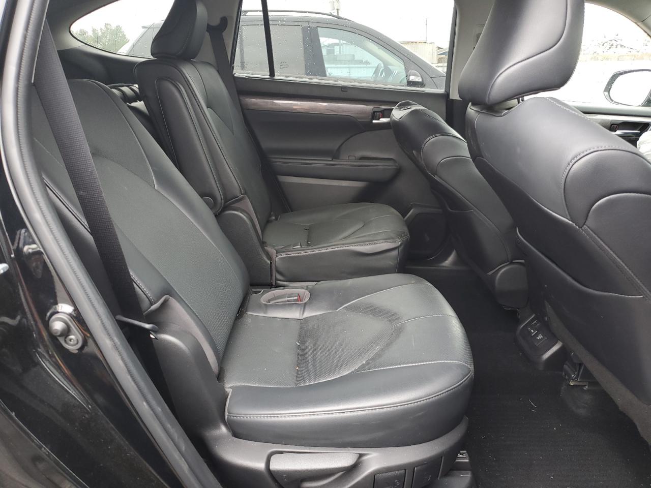 Toyota Highlander Hybrid Limited Image 2