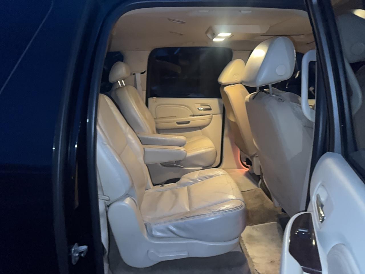 Cadillac Escalade Esv Image 8