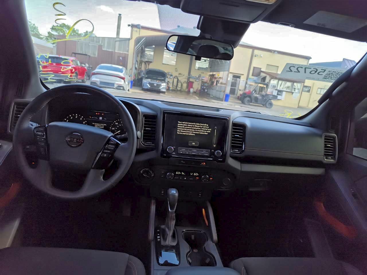 Nissan Frontier S Image 2