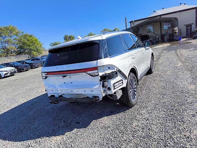 Lincoln Aviator Image 2