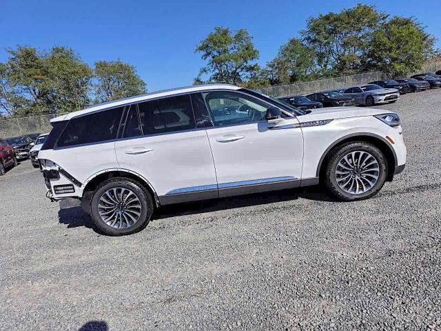Lincoln Aviator Image 12