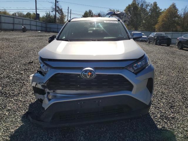 Toyota RAV4 Le Image 9